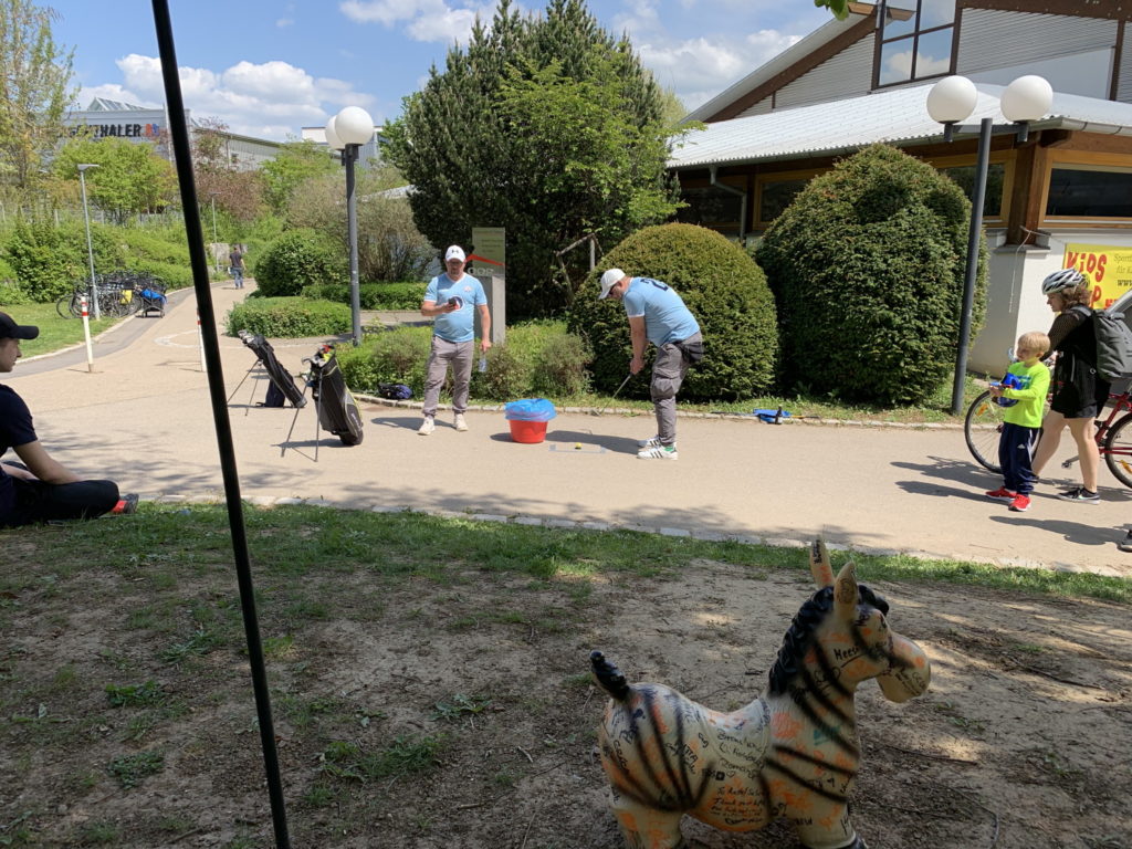 8. Rebstock Crossgolf Open in Fellbach. Das Crossgolf Turnier zu Gunsten der Jugendarbeit des SV Fellbach in und um das Loop in Fellbach